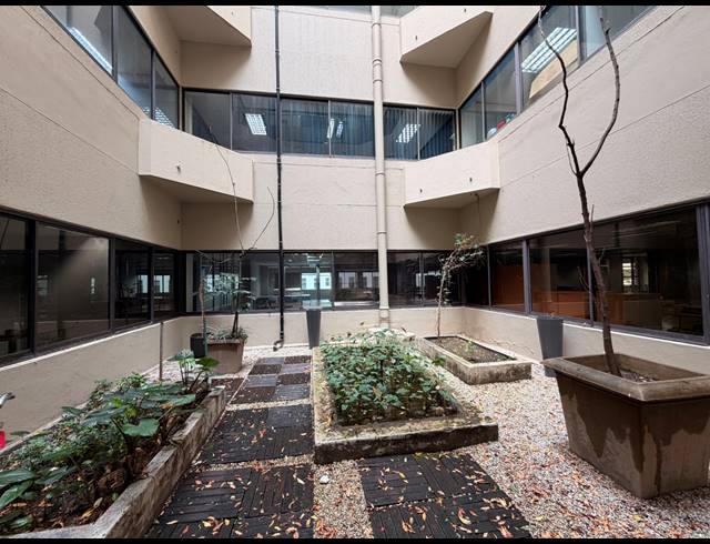 890M² OFFICE TO LET IN DE WATERKANT